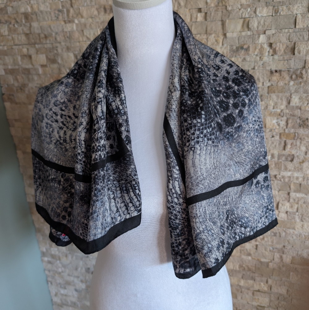 Vintage Oscar de la Renta 100% Silk Snakeskin Print Scarf Quiet Luxury Old Money image 5